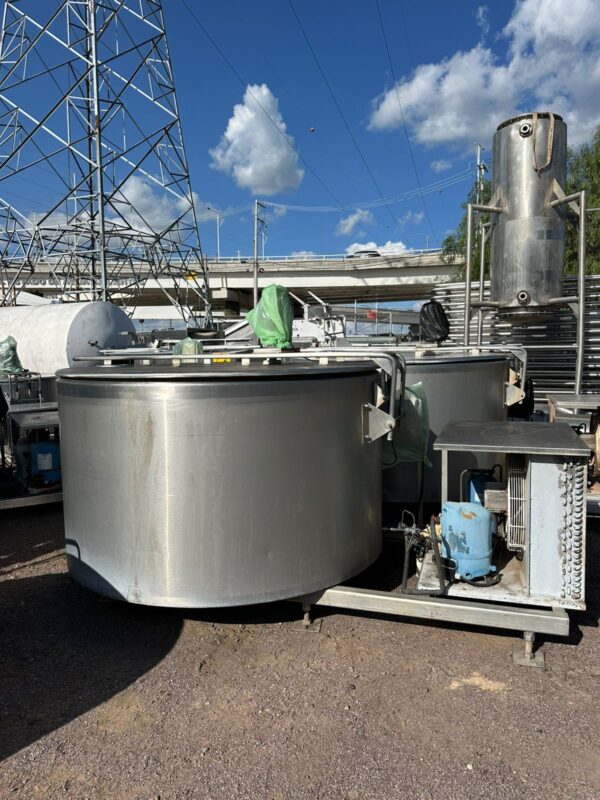 TANQUE DE ACERO INOXIDABLE CON CAPACIDAD DE 2,000 LITROS