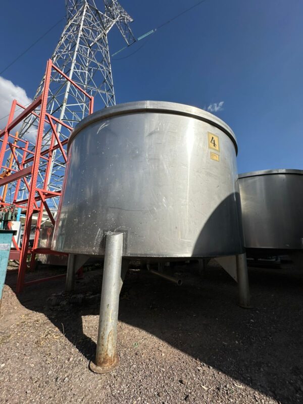 TANQUE DE ACERO INOXIDABLE CON CAPACIDAD DE  4,700 LITROS