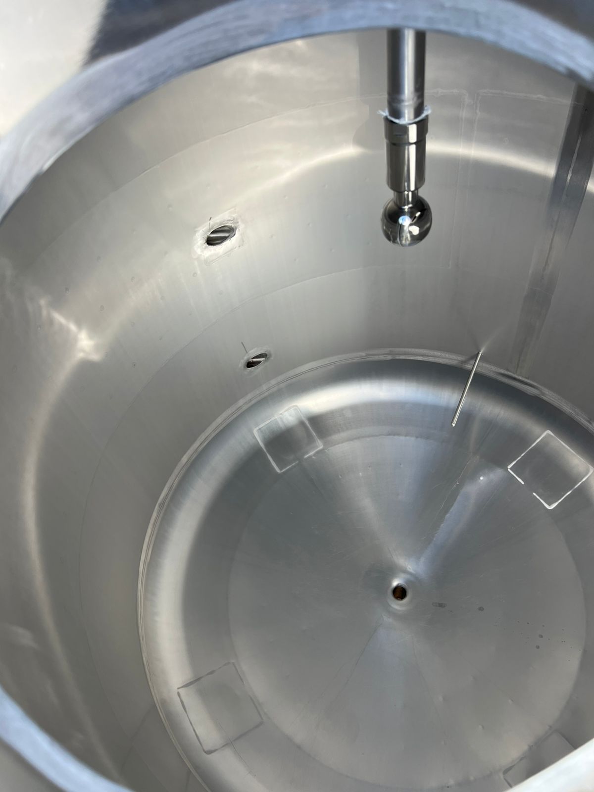 TANQUE EN ACERO INOXIDABLE ENCHAQUETADO CON CAPACIDAD DE 1,200 LITROS - Imagen 3