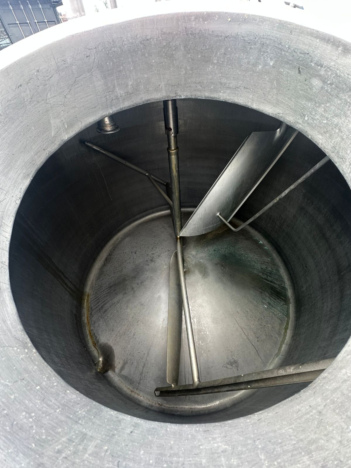 TANQUE EN ACERO INOXIDABLE ENCHAQUETADO CAPACIDAD DE 2,200 LITROS - Imagen 3