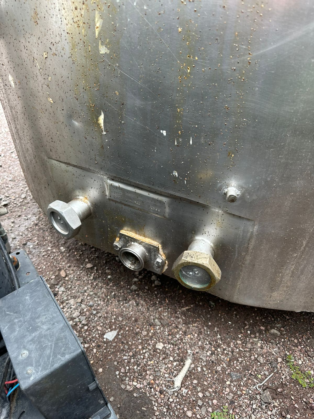 TANQUE EN ACERO INOXIDABLE ENCHAQUETADO CAPACIDAD DE 2,200 LITROS - Imagen 5