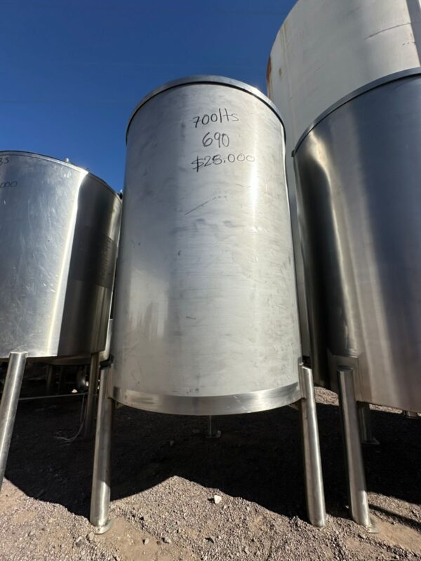 TANQUE SANITARIO EN ACERO INOXIDABLE CON CAPACIDAD DE 700 LITROS - Imagen 2