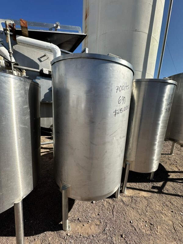 TANQUE SANITARIO EN ACERO INOXIDABLE CON CAPACIDAD DE 700 LITROS - Imagen 3