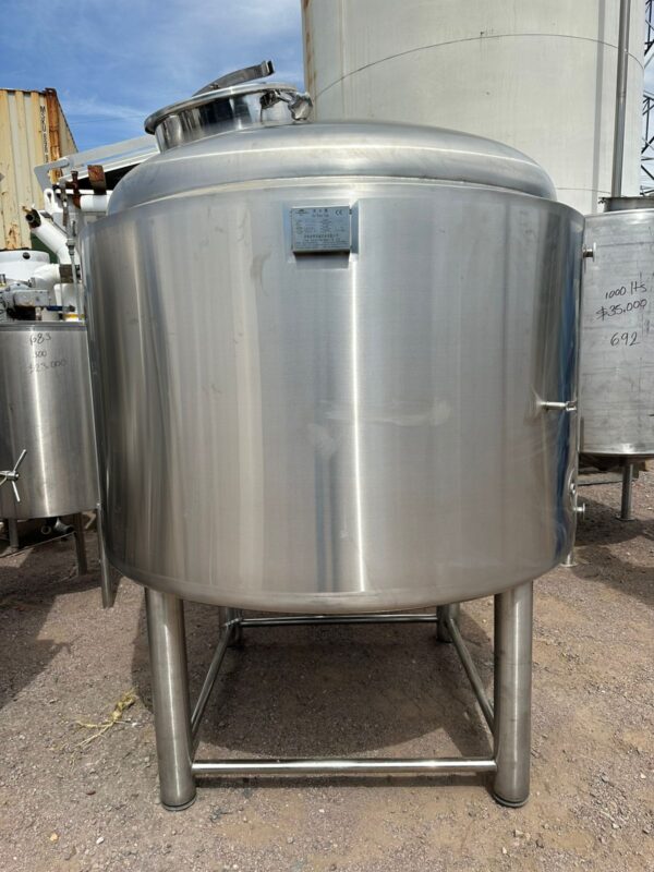 TANQUE DE ACERO INOXIDABLE CAPACIDAD 1,200 LITROS ENCHAQUETADO