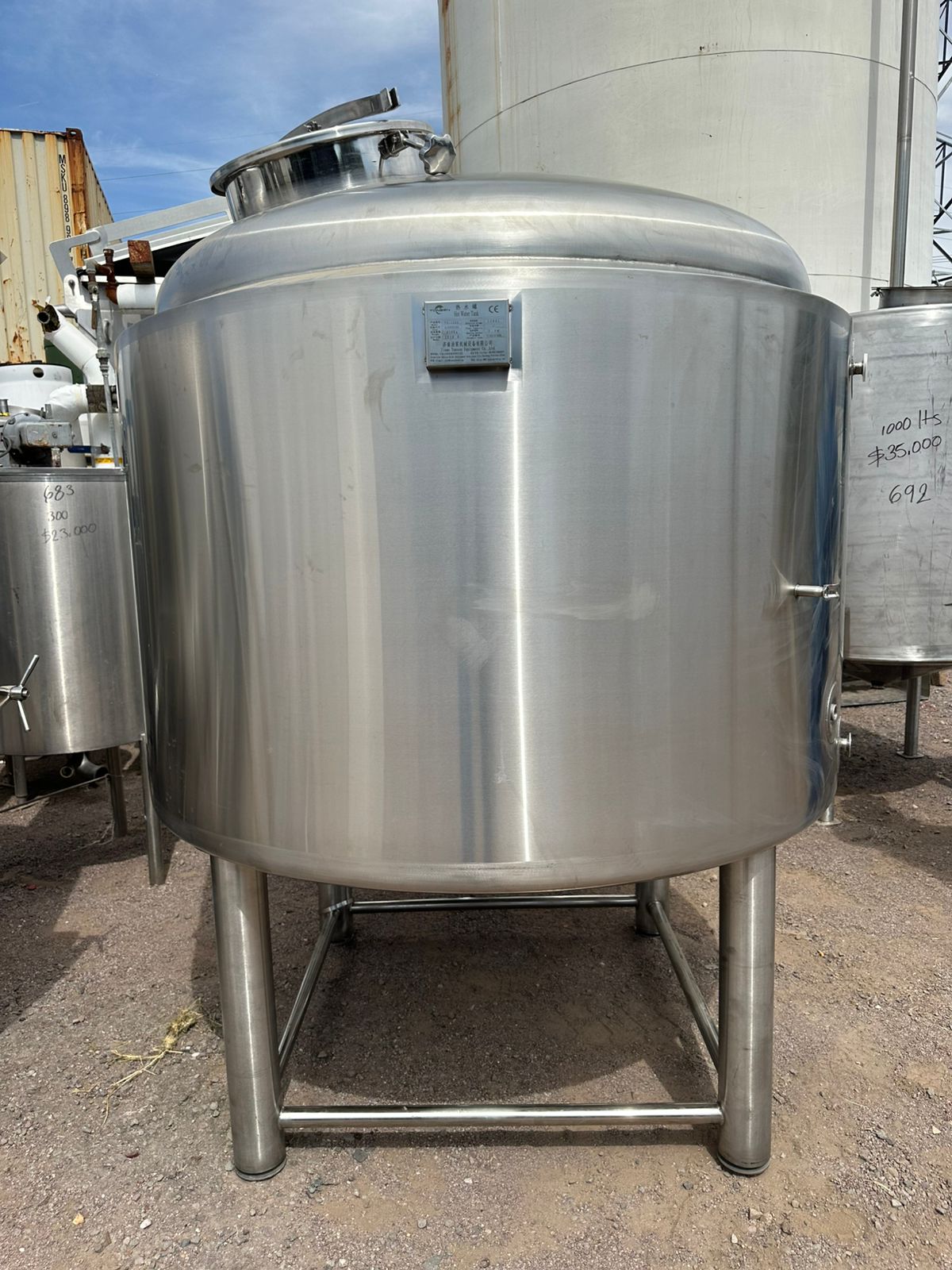 TANQUE DE ACERO INOXIDABLE CAPACIDAD 1,200 LITROS ENCHAQUETADO