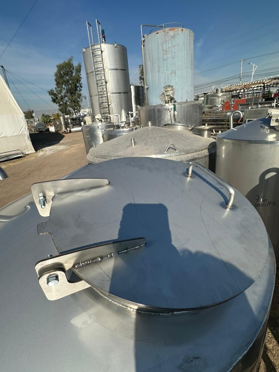 TANQUE EN ACERO INOXIDABLE CON CAPACIDAD DE 1,000 LITROS - Imagen 2