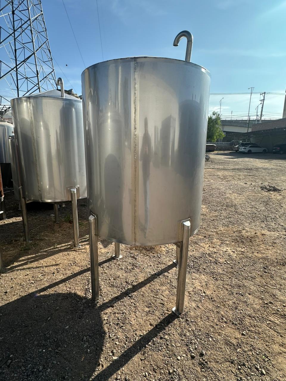 TANQUE EN ACERO INOXIDABLE CON CAPACIDAD DE 1,000 LITROS - Imagen 12
