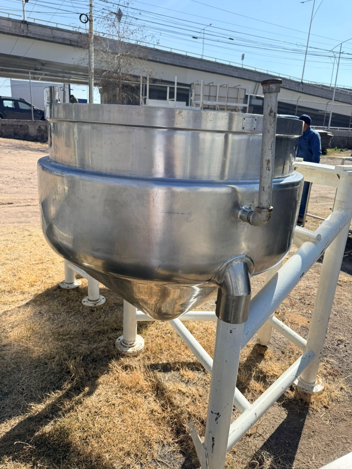 MARMITA EN ACERO INOXIDABLE CON CAPACIDAD DE 380 LITROS - Imagen 2