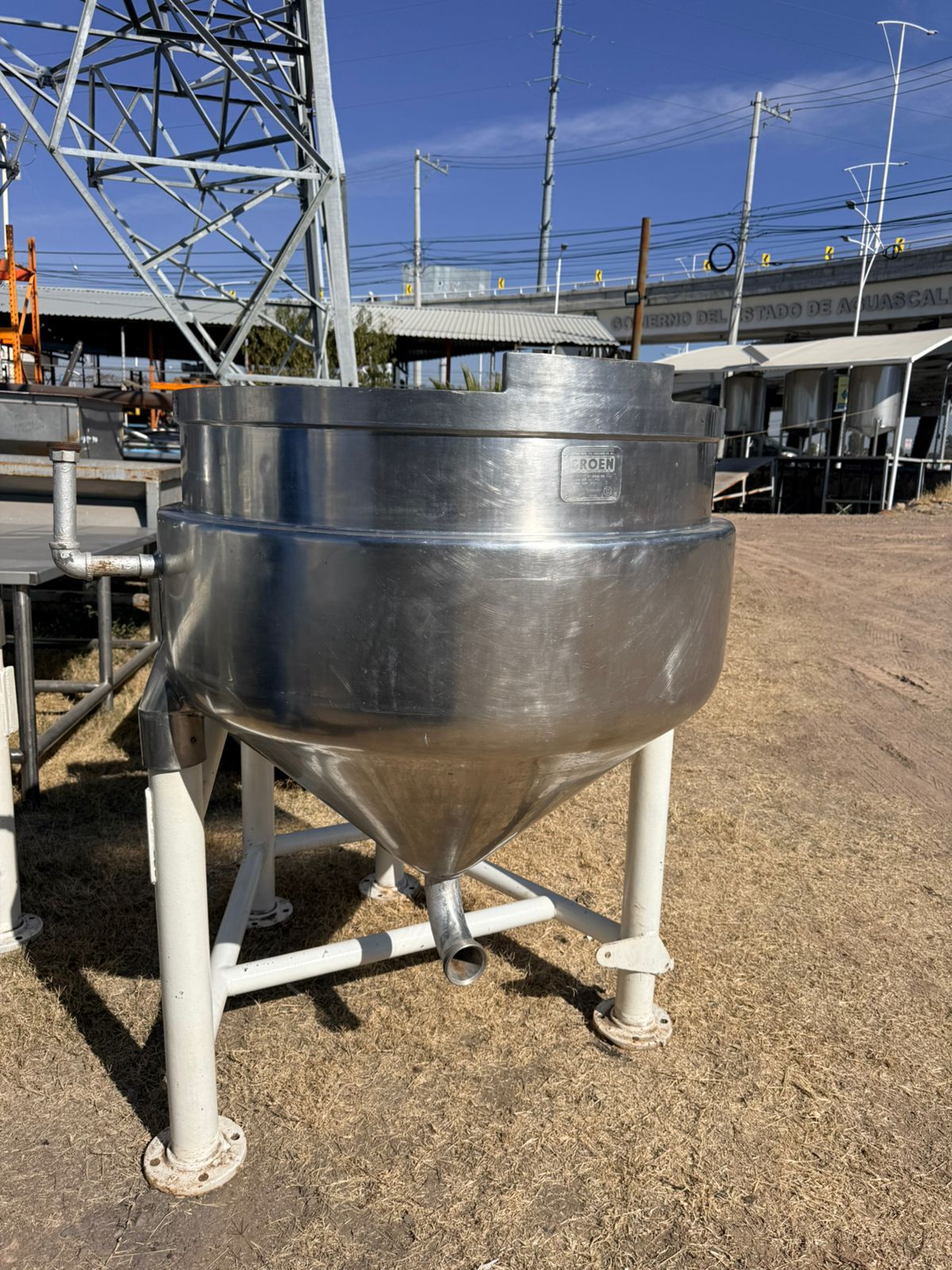 MARMITA EN ACERO INOXIDABLE CON CAPACIDAD DE 380 LITROS - Imagen 5