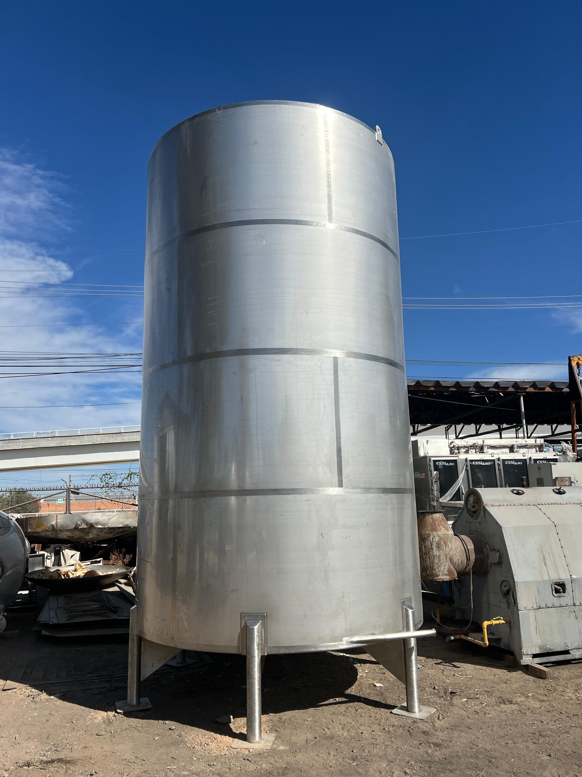 TANQUE NUEVO FABRICADO EN ACERO INOXIDABLE TIPO 304 CON CAPACIDAD DE 32 000 LITROS - Imagen 2