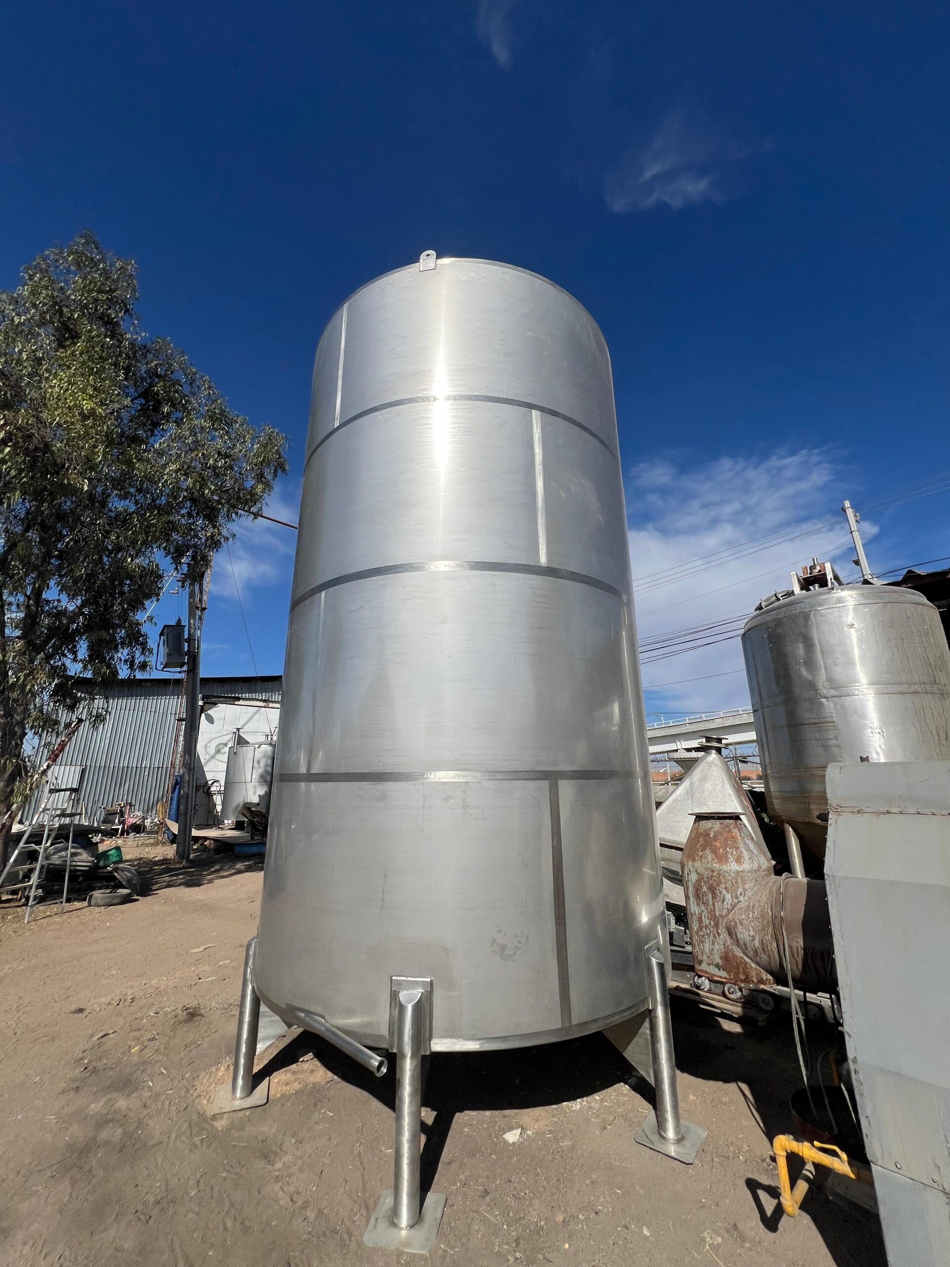 TANQUE NUEVO FABRICADO EN ACERO INOXIDABLE TIPO 304 CON CAPACIDAD DE 32 000 LITROS