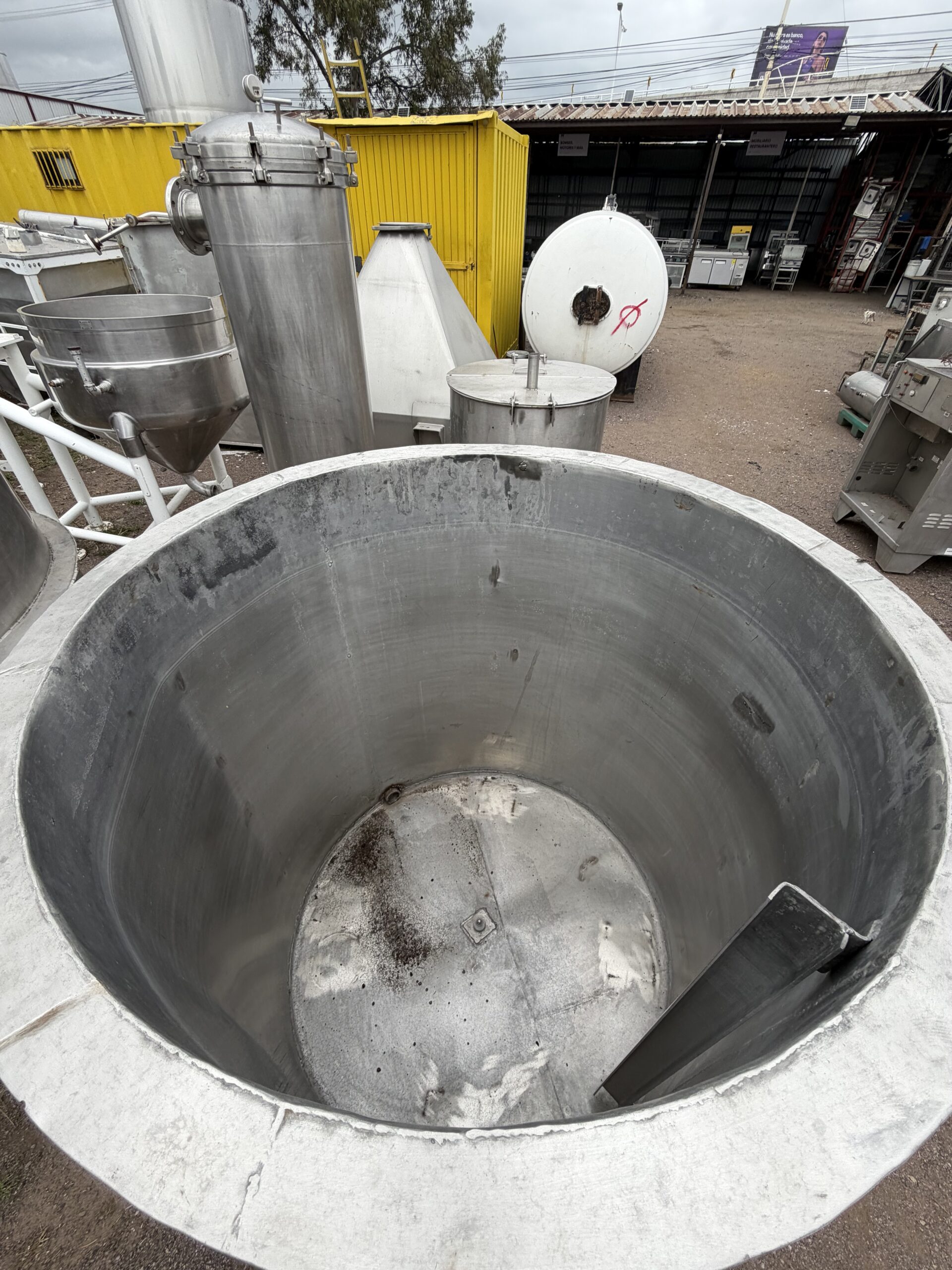 TANQUE CON CAPACIDAD DE 400 LITROS EN ACERO INOXIDABLE - Imagen 3