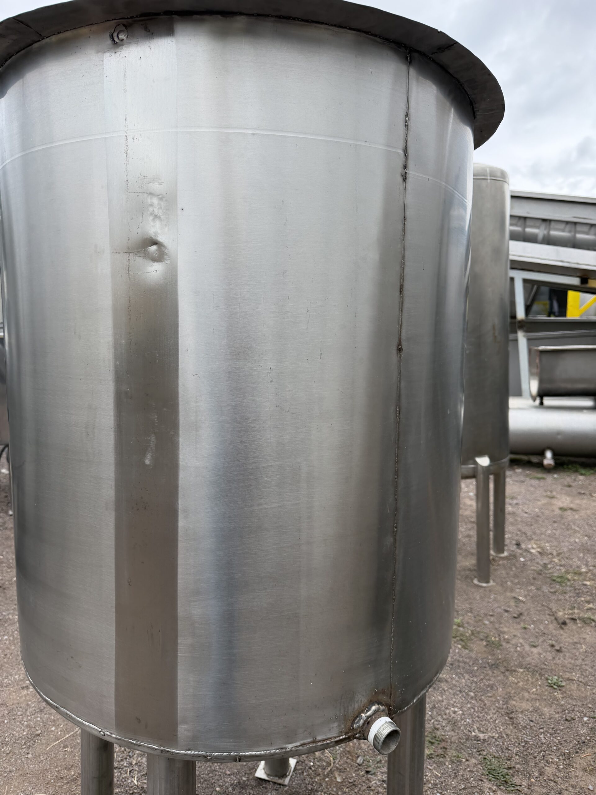 TANQUE CON CAPACIDAD DE 400 LITROS EN ACERO INOXIDABLE - Imagen 5